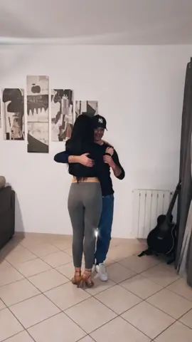 KIZOMBA O BACHATA?🥰 #fyp #viral #perte #kizomba #kizombadance #kizombas #kizombatutorial #kizombachallenge #kizombalove #kizombaladystyle #BeUnited