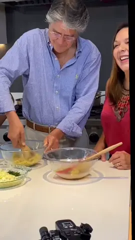 Hoy preparamos un delicioso tigrillo. Esperen muy pronto el video completo.  🥘 🍴🇪🇨 #mimujermegobierna #lassopresidente2021