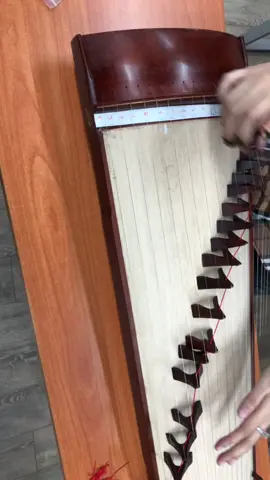 Tay trái chỉ trăng  #dantranh