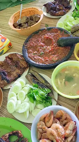 rejeki siang tadi..ngumpul masak2 dan makan bareng sama teman2 sebelum masuk bulan ramadhan Alhamdulillah 🥰 #indahnyakebersamaan #makanbarengsahabat