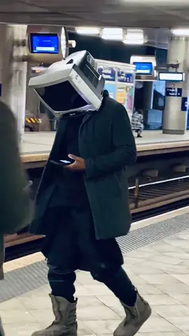 Gen Z like ‘what’s that on his head?’ #subwaycreatures #fyp #foryourpage #subway #cosplay #saga #tv