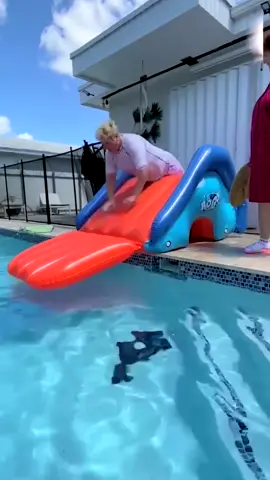 People vs water 💦🤣