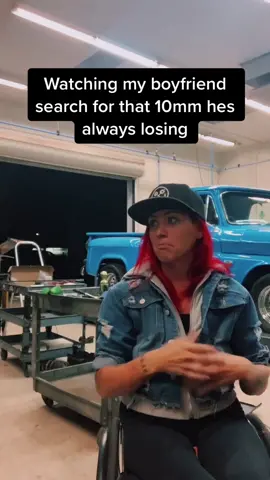 I definitely come here to watch his cuss at trucks 🤤 #mechanicsgirlfriend #cargirl  #GetCrocd #GoForTheHandful