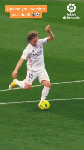 DUET TIME! Upload your commentary to Modric’s golazo using the hashtags #ElClasico & #EsElClasico! 🎙⚽️ @realmadrid #LaLiga #LaLigaSantander