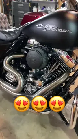 Sheessshhhh 5 1/2 detail, every inch cleaned and protected. Coated with gtechniq crystal serum light #detailing #harleydavidson #sheesh #CleanTok