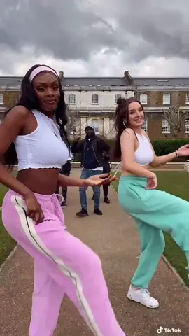 Wont it be funny if this goes viral and he sees himself 😂😂😂 W/ @beth_pearcey (DC: ME) #fyp #onedancechallenge #newchallenge #reginaeigbe