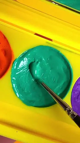 Watch till the end for a surprise!👀👀 @suvabeauty liners are life changing😍 Make any colour with them! #UV #lightmakeup #paint #art