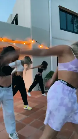 Squad 👀 @sjbleau @iamoliviaponton @charlyjordan @laurenkettering #psdtiktok