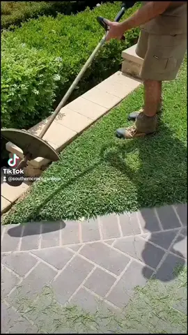 An oldie but a goodie.. #retok #lawnedging #lawncare #trending #lawntok #lawntiktok #gardentok #lawnfluencer #edging #blowthisup #viralvideo #foryou