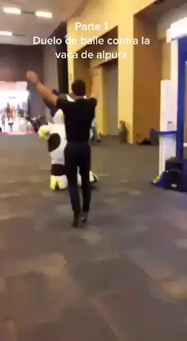 Duelo de baile contra la Vaca e alpura parte 1 #viral #porti #comedian #baile #alpura