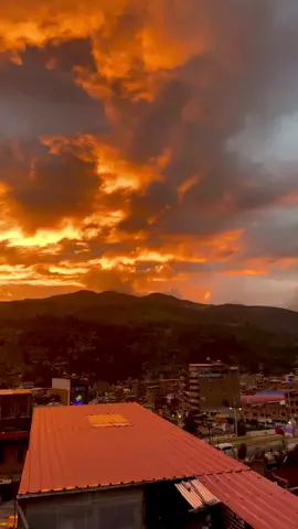 Huaraz-Perú 🧡✨ #huaraz #peru #ancash #atardecer #nubes #feliz