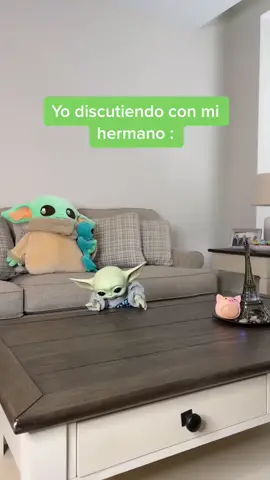 Dicen que con quien más discutes es a quien más amas 🥺❤️ Etiqueten a @kimberly.loaiza ✨#meperdisteremix #babyyoda #humor #hermanos #amordelbueno