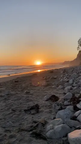 Hermosa atardecer en la playa #parati #atardeceres #sunset #beach #ifeelitcoming #theweeknd #daftpunk