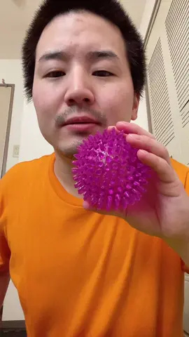 Man copying sound 音をコピーする男