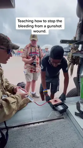 @florida.mach stopping the bleed 🩸with @dustoffmed  #army #military #aviation #blackhawk