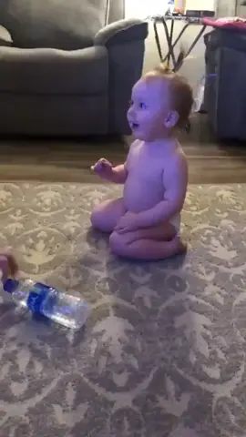 Baby trick shot master (Via rachelmarieeeeee/IG) #baby #trickshot #reaction