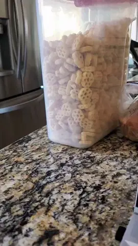 I'm just trying to eat my cereal.. #WorthTheWait #Destinationdepop #fyp #catsoftiktok #cats #ZitHappens