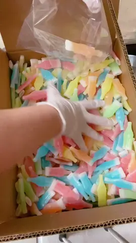 Who has had wax bottles?! #candymeup #candyorder #packingcandy #waxbottlecandy #niklnip