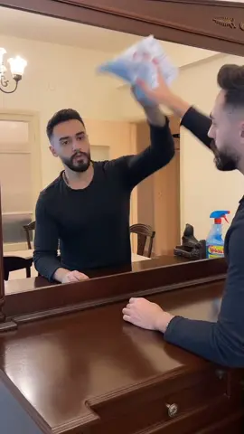 وانا فكري هل صوت من تمسيح الزجاج 🤣 #fyp #foryou #mhamadviko #funny #funnyvideo #viral @viko.official1