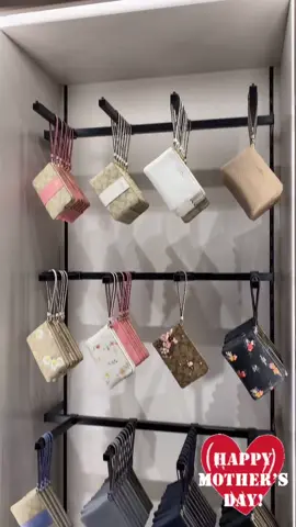 Hola! Shoping People 🛍 Buscando el regalo perfecto para #mama #mother viste los súper #descuentos increíbles hay bellezas 💕 #envio #coach #miami