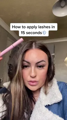 The quickest drying lash glue , ready to apply in 5- 10 seconds 🤩 #perfecteyelashes #eyelashgluetrick #makeuphacks