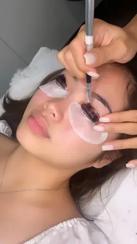 Who haven’t tried lash botox yet? #lashbotox #lashlift #lashliftqueen #lashliftandtint #lashlifttutorial #lashkit #lashgoals #satisfyingvideo #beauty