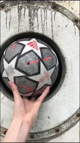 Precision 💯🤯 IG: sinho.01 #433 #foryou #ball #impossible #trickshot #nice #football