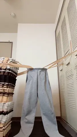 Put on your pants ズボンを履く