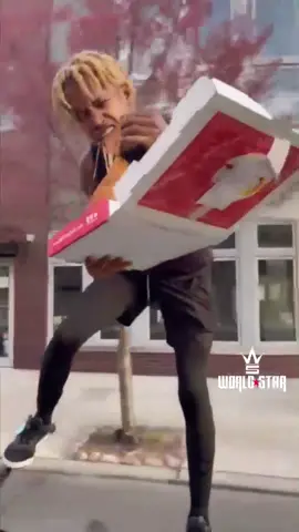Why buddy had to do him like that?! 🍕😩🚴‍♂️ (IG: @bikeliferex @swagyleek) #bikelife #pizza #fyp