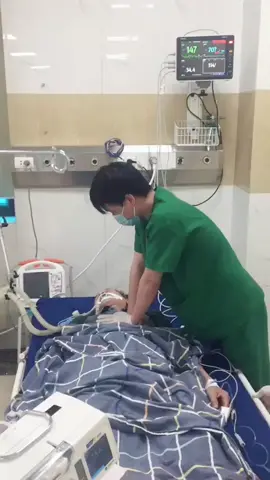 Nếu có kiếp sau tôi vẫn chọn nghề y,hy vọng được cứu nhiều người hơn.Cảm giác mà phải trả bệnh nhân về đau lòng lắm 😌