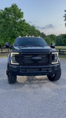 Akins Ford F450 Midnight Reserve Edition headed to Soggy Bottom Lodge in Alabama! #f450 #forgiato #fordf450 #f450platinum #ford #powerstroke #diesel