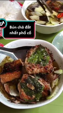 📍Bún chả: 41 Cửa Đông, Hoàn Kiếm. 🌟:180k/2 người. Còn các bác thấy ở đây dư lào 🧐? #foodreview #fyp #tiktokfood