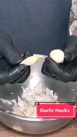 Easy Garlic Peeling Hack #learn #cooking #DidYouKnow #food