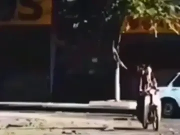 Ngày 30/4/1975 xe tăng đã đâm đổ cổng Dinh Độc Lập Giải Phóng Miền Nam 🇻🇳🇻🇳#datnuocvietnam #giaiphongmiennam