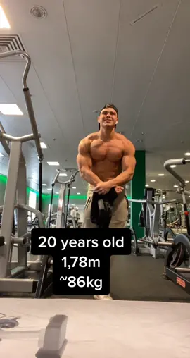 🤭🤭 #abs #sixpack #gym #bodybuilder #catchifyoucan