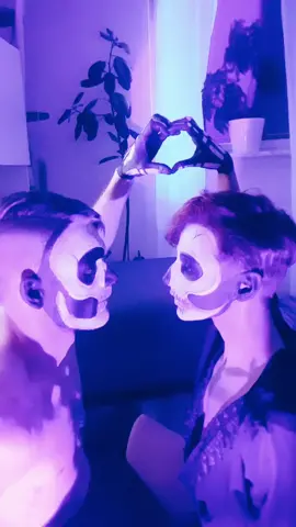 couplegoals 💥❤ #couple #couplegoals #coupleschallenge #heart #skullface #skullmakeup #kiss #fy #fyp #foryoupage #fürdich #fürdeineseite