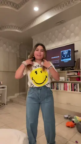 Me siento súper cute and artsy con mi outfit jajaja 🙈