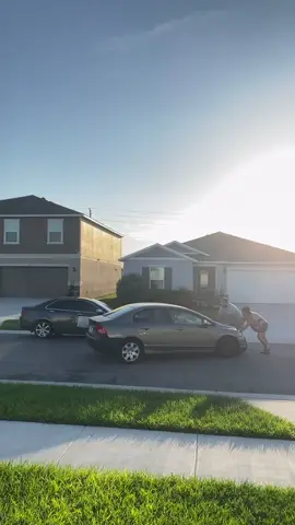 Pobre Honda a pasado por tanto como la dueña