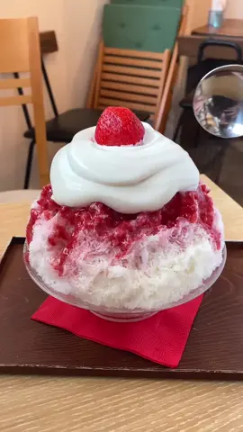 スプーンにちょっと自分映りこんでて焦った🍧 #値段やお店の場所はインスタにのせてます #苺ショートかき氷