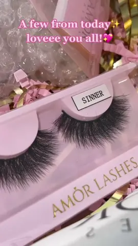 I literally loveee you guys💖💖✨ #customers #customerappreciation #orders #packaging #branding #lashes #fyp #foryou #support #supportothers