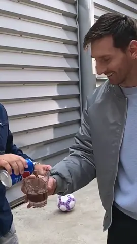 Leo Messi likes his Pepsi served with ultimate precision #ThatsWhatILike #EsLoQueQuiero