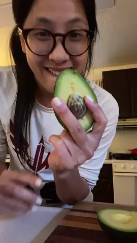 #stitch with @_mynameischo my life is changed!!!!! Thank you!!!!! #avocadopit #avocadosfrommexico #LifeHack #realornaw