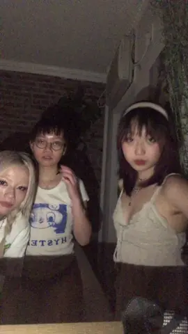 Omg the animatronics r alive????