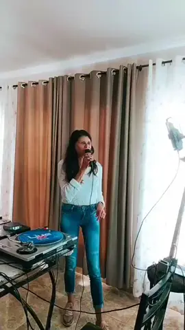 Prá quem tinha vergonha de falar em público 🤭 ...até que estou indo bem 😅