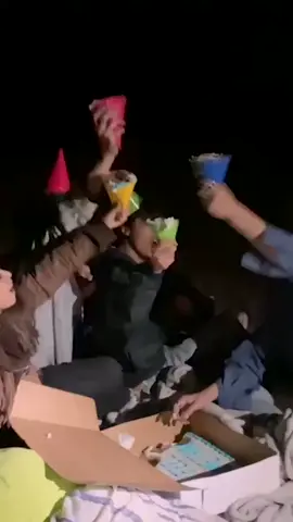 DO URSELF A FAVOR & GET FRIENDS LIKE THESE