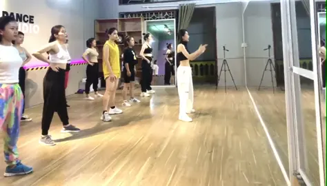 Nghỉ dịch nhớ lớp nhớ cb quá điii. Cầu nguyện cho dịch bệnh mau hết :(((( #meidancestudio