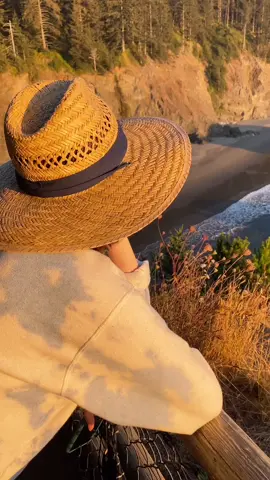 sunset over the oregon coast. where was the best sunset you ever saw? #sunset #oregoncoast #oregoncoastvibes #oregon #coupletravel #bucketlisttravel