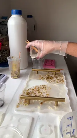 MUITO BOM DIA. minha primeira bandeja com alça 😍 o que vocês acharam? #resin #fyp #resintray #resinpourresults
