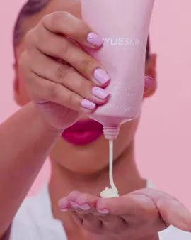 Makeup Melting Cleanser in action! 💓 Drops tomorrow 5/11 9am pst on KylieSkin.com ✨