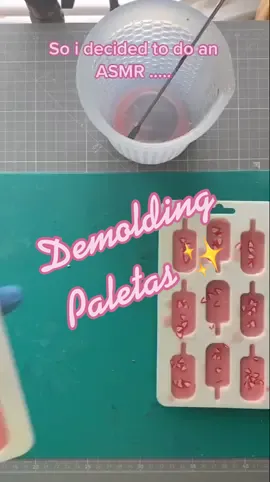Demolding paleta keychains ! 💓 #resin #mexicantiktok #mexicankeychains #epoxyresin #paletasdefresa #mold #demolding #fyp